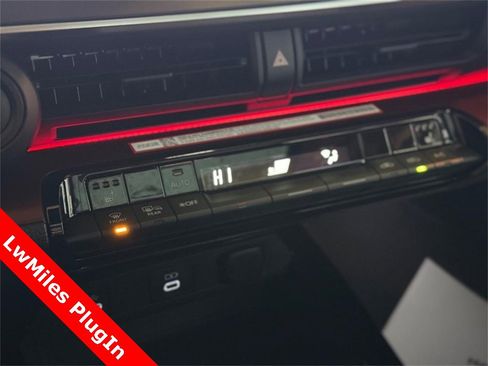 Used 2025 Toyota Prius Plug-In Hybrid image 27