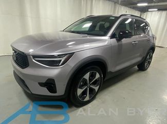 Used 2026 Volvo XC40 B5 Plus AWD/4WD video 1