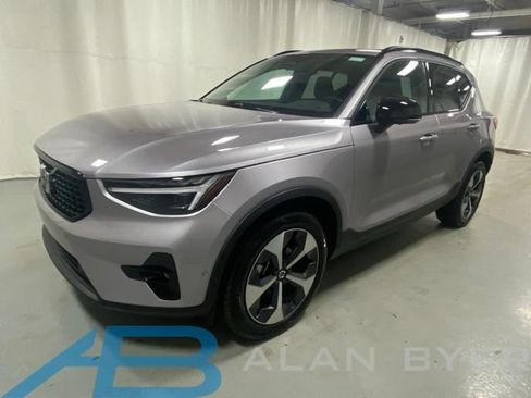 Used 2026 Volvo XC40 B5 Plus AWD/4WD image 1