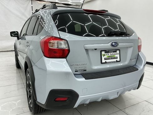 Used 2017 Subaru Crosstrek 2.0i Premium AWD/4WD image 9