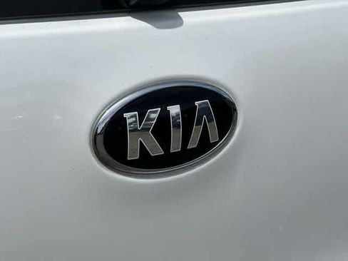 Used 2017 Kia Niro FWD image 18