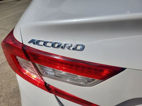 Used 2018 Honda Accord LX image 11