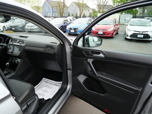 Used 2021 Volkswagen Tiguan SE w/ Panoramic Sunroof Package AWD/4WD image 21