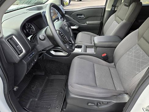 Certified 2025 Nissan Frontier SV image 9
