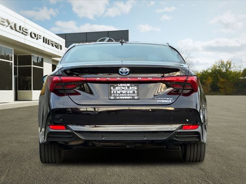 Used 2022 Toyota Avalon Limited image 9