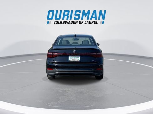 Used 2025 Volkswagen Jetta SE FWD image 7