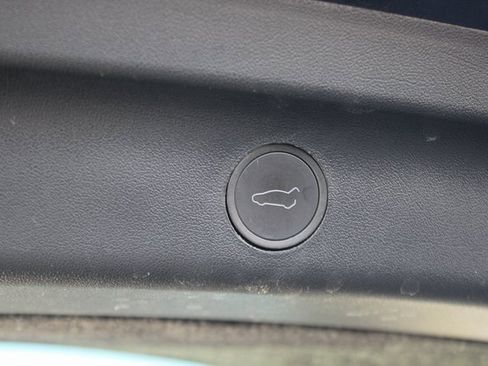 Used 2024 Tesla Model Y Performance image 17