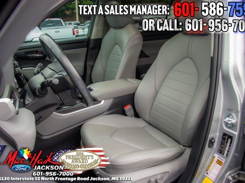 Used 2020 Toyota Highlander XLE FWD image 8