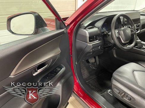 Used 2024 Toyota Grand Highlander XLE image 10