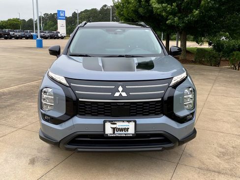 Used 2025 Mitsubishi Outlander SE AWD/4WD image 2
