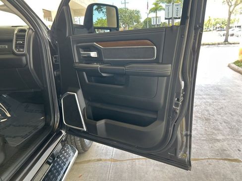Used 2024 RAM 2500 Laramie w/ Towing Technology Group AWD/4WD image 32