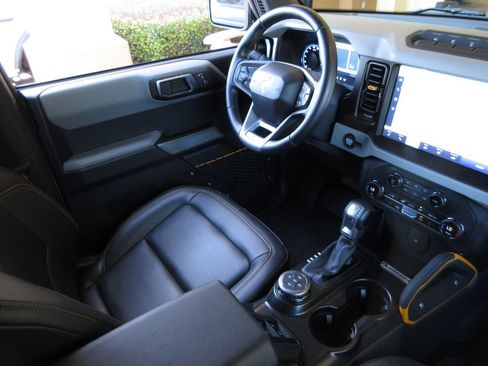 Used 2023 Ford Bronco Badlands w/ Sasquatch Package AWD/4WD image 21