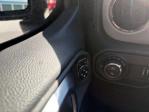 Used 2023 Jeep Gladiator Overland image 17