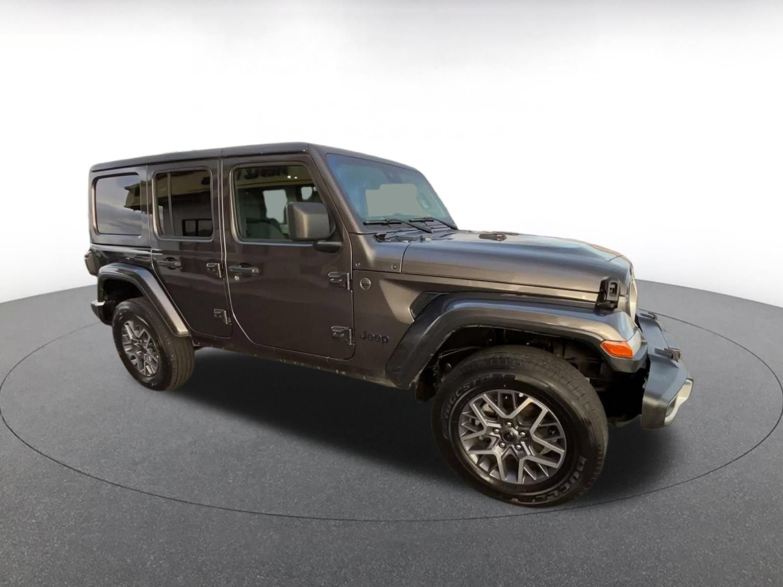 Used 2025 Jeep Wrangler Unlimited Sahara AWD/4WD image 2