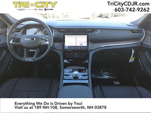 New 2025 Jeep Grand Cherokee Summit image 12