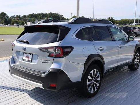 Used 2025 Subaru Outback Touring AWD/4WD image 5