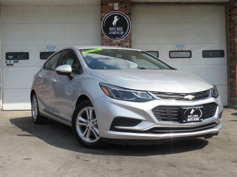 Used 2017 Chevrolet Cruze LT image 2