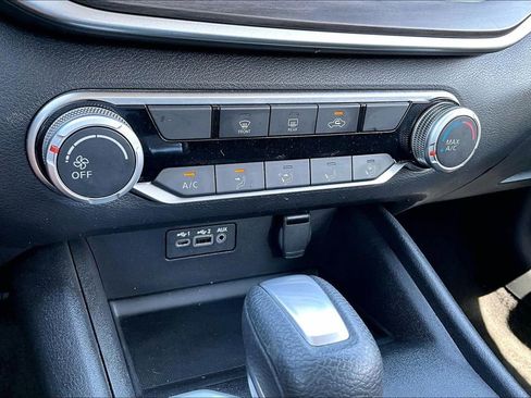 Used 2025 Nissan Altima 2.5 SV image 30