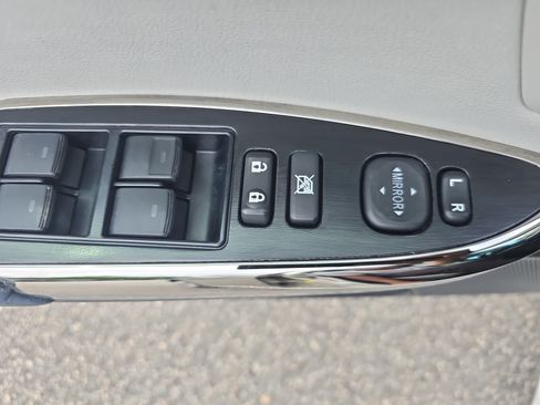 Used 2014 Toyota Avalon XLE Touring FWD image 25