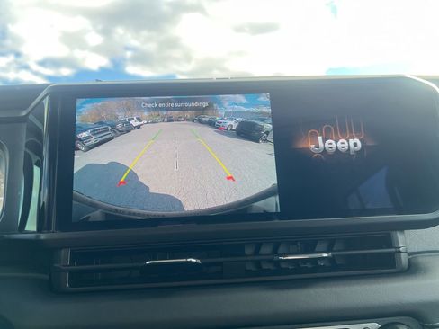 Used 2025 Jeep Wrangler Sahara 4xe image 29