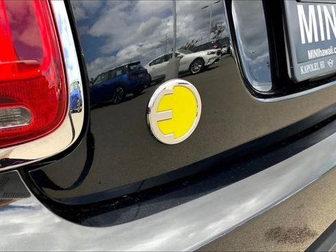 Certified 2024 MINI Cooper SE image 9