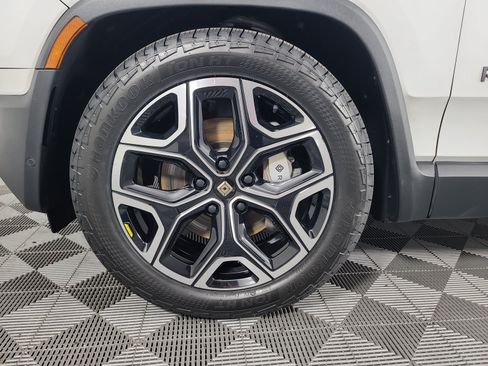 Used 2025 Rivian R1S Adventure AWD/4WD image 9
