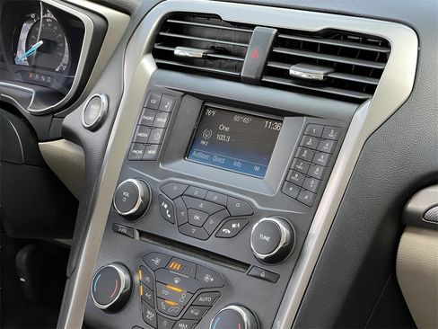 Used 2018 Ford Fusion SE image 37