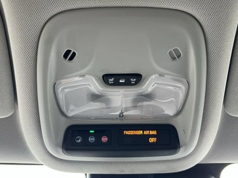 Used 2025 Chevrolet TrailBlazer LT AWD/4WD image 30
