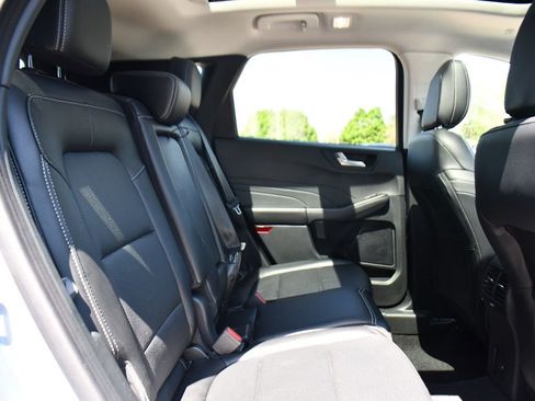 Used 2022 Ford Escape Titanium w/ Class II Trailer Tow Package AWD/4WD image 18
