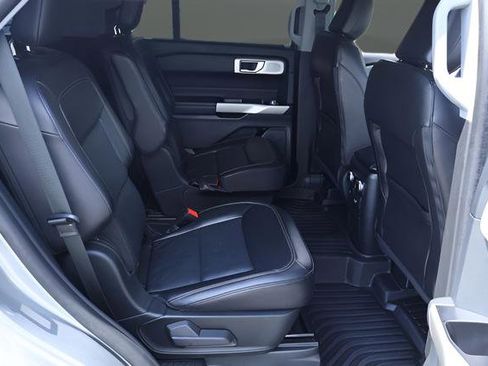 Used 2023 Ford Explorer Limited w/ Limited Technology Package RWD image 21