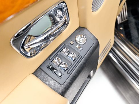 Used 2013 Rolls-Royce Phantom Sedan RWD image 75