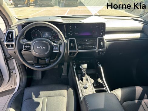 Certified 2022 Kia Sorento S w/ Panoramic Sunroof Package FWD image 14