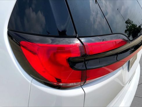 Used 2024 Chrysler Pacifica Touring-L FWD image 27