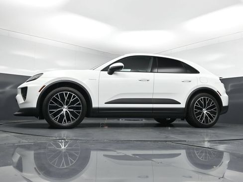 New 2026 Porsche Macan 4 Electric AWD/4WD image 21