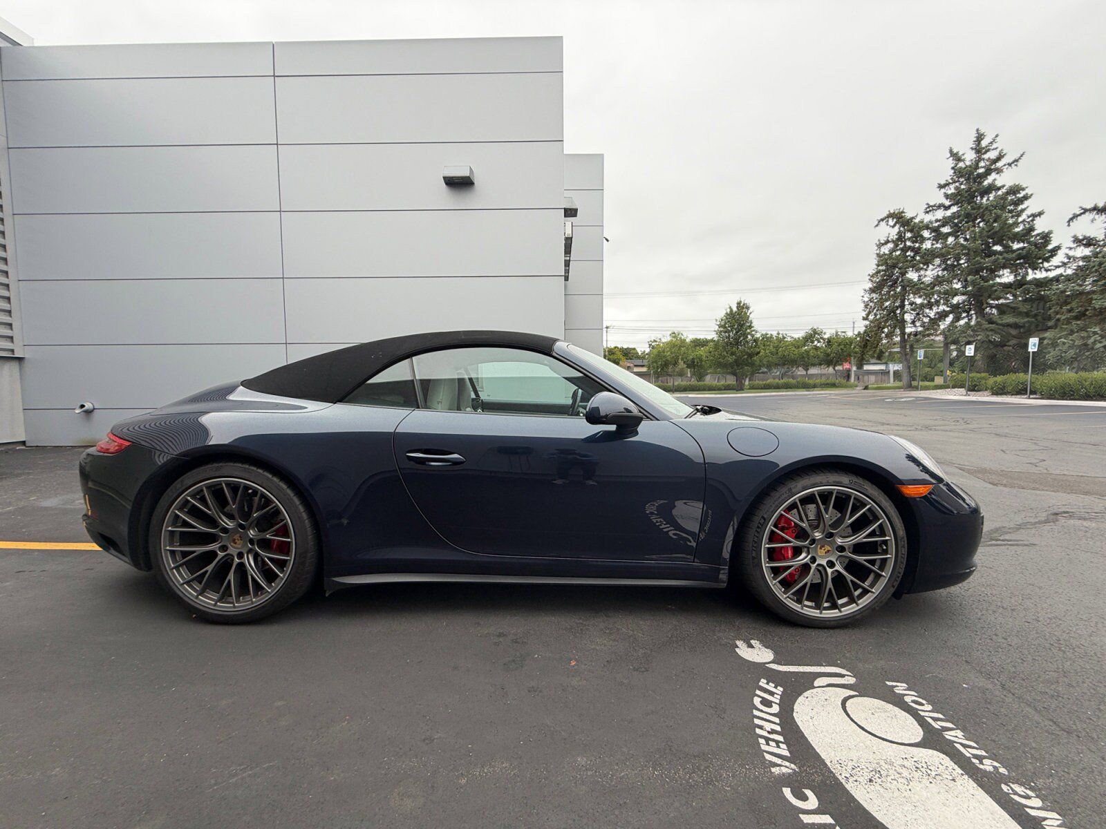 Used 2019 Porsche 911 Carrera 4S AWD/4WD image 12