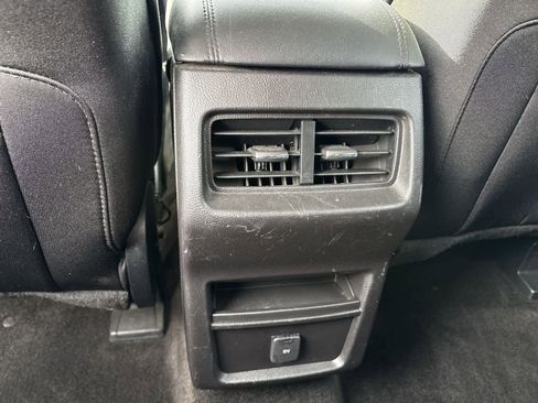 Used 2018 Ford Edge SE FWD image 20