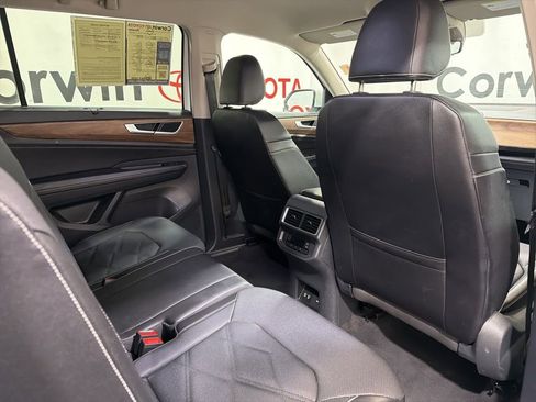 Used 2025 Volkswagen Atlas SE image 12