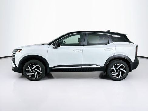 Used 2025 Nissan Kicks SV FWD image 4