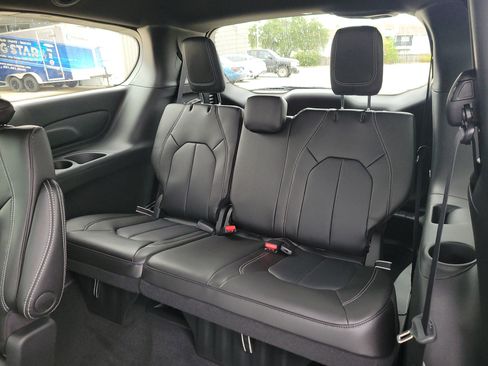 New 2026 Chrysler Voyager LX image 17