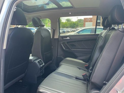 Certified 2023 Volkswagen Tiguan SE w/ Panoramic Sunroof Package FWD image 19