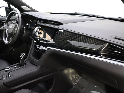 Used 2024 Cadillac XT6 Premium Luxury w/ LPO, Floor Liner Package AWD/4WD image 15