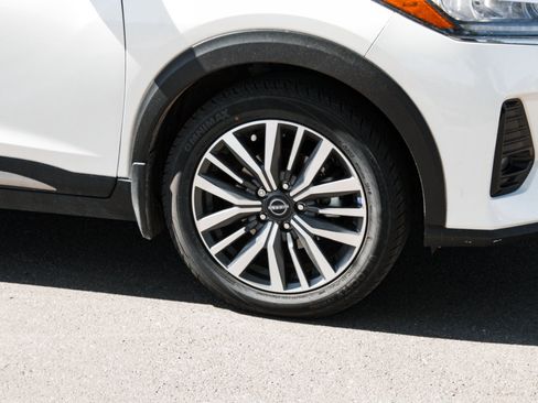 Used 2023 Nissan Kicks SR FWD image 4
