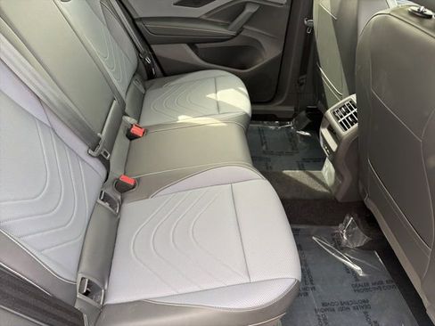 Used 2025 Volkswagen Tiguan SE AWD/4WD image 26