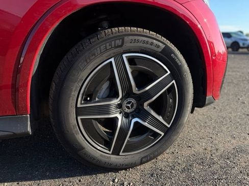 Used 2025 Mercedes-Benz GLC 300 4MATIC image 9