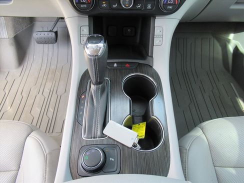 Used 2018 GMC Acadia SLT image 22