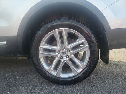 Used 2017 Ford Explorer XLT w/ Equipment Group 202A image 22