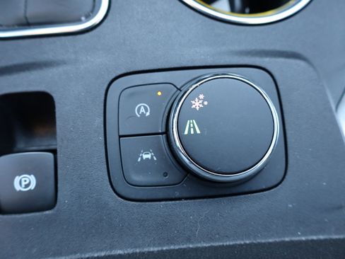 Used 2023 Chevrolet Traverse LT image 27