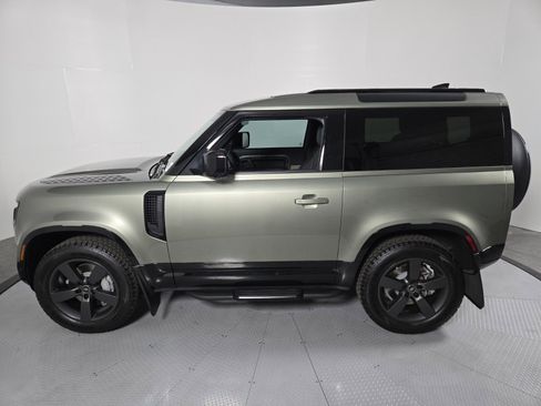 New 2025 Land Rover Defender 90 X-Dynamic SE image 6