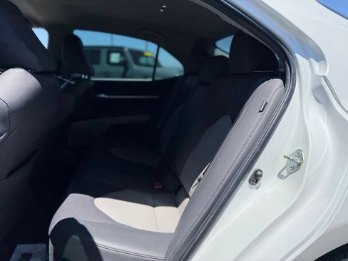 Used 2020 Toyota Camry XLE w/ Preferred Accessory Package FWD image 4