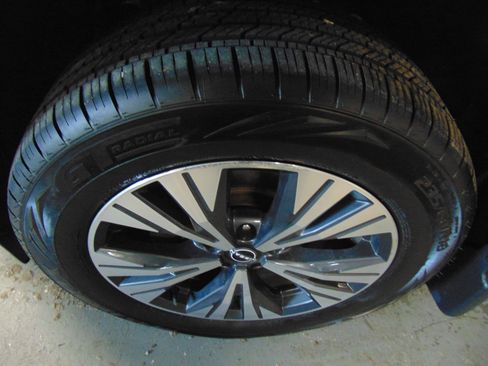 Used 2023 Nissan Rogue SV FWD image 6